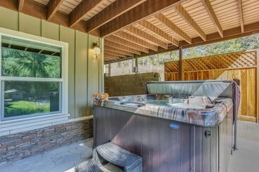 Сельский дом Rustic Oakhurst Retreat < 4 Mi To Bass Lake!