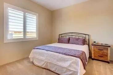 Mökkimajoitus Oasis Like Phoenix Home W/ Private Outdoor Pool!