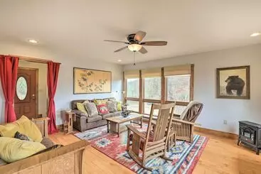 コテージ Charming Alexander Cabin W/ Private Hot Tub!