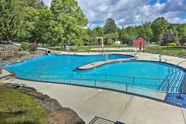Mökkimajoitus Spacious Lake Ariel Home W/ Deer Lake Beach Access