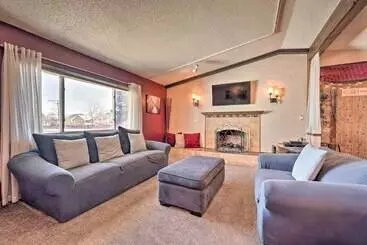 Mökkimajoitus Arvada Home W/ Deck & Game Room Near Olde Town!