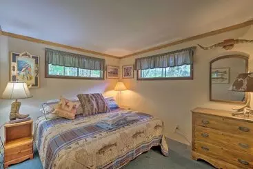 コテージ Bolton Alderbrook Lodge W/ Private 10 Acre Lake!