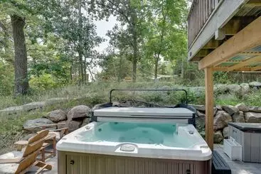 コテージ Couples Cabin   Upper Unit With Deck On Eagle Lake