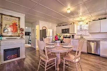 Cozy Cottage: 14 Mi To Smoky Mountain Natl Park!