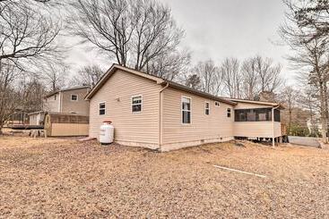 کلبه Albrightsville Cabin W/ Fire Pit: Swim, Hike & Ski