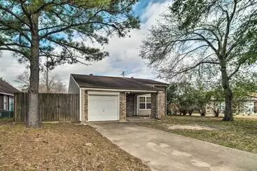 Quinta ou Casa Rural Bright College Station Abode: 3 Mi To Kyle Field