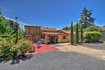 Mökkimajoitus Converted Barn In Sebastopol W/ Private Patio!