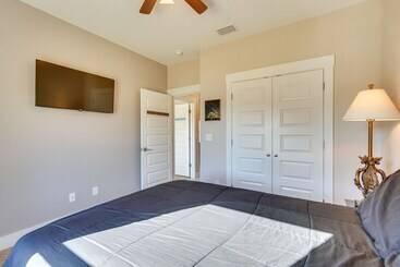 بيت ريفى Pcb Home W/ Private Yard < 1/2 Mi To Beach Access!