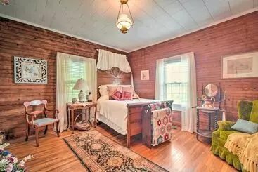 Mökkimajoitus Historic Sparta Home Near Waterfalls & Hikes!