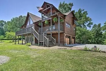 コテージ Idyllic  Lakeview Lodge  W/ Private Hot Tub!