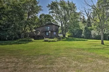 コテージ Brocton Escape: Skiing, Snowtubing, Hiking!