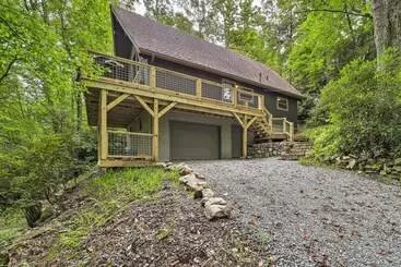 コテージ Spacious Cabin   4 Mi To Blue Ridge Parkway!