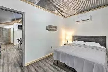 Mökkimajoitus Tallassee Cabin W/ Forest Views Near Creek!