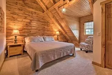 コテージ Wren S Nest Cabin  On 15 Acres W/ Hot Tub!