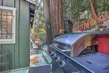 Mökkimajoitus 1 Mi To Lake Gregory: Boho Crestline Cabin