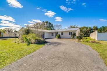 Casa Rural Riverfront Home W/ Boat Dock & Kayaks!