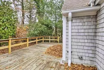 Mökkimajoitus Mashpee Home W/ Beach Gear & Bbq: 2 Mi To Shore