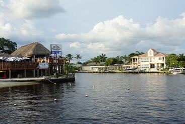 Casa Rural Gorgeous Cape Coral Duplex Home W/ Modern Interior