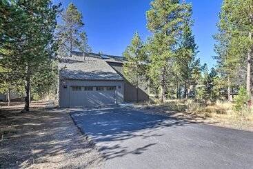 Casa Rural Hot Tub + Deck: Large Sunriver Home Near Skiing