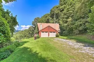 Mökkimajoitus Stunning Views: Mountaintop Cabin In Burnsville!