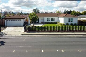 Hus på landet Sun Soaked Livermore Gem With Patio & Fire Pit!