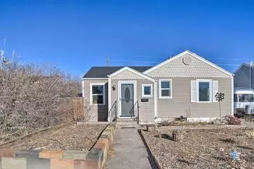 Mökkimajoitus Adventure Home Base   7 Blocks To Downtown!