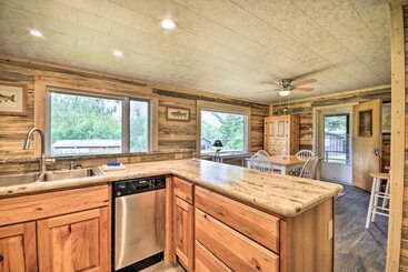 بيت ريفى Contact Mountain Hideaway W/ Views & Porches!