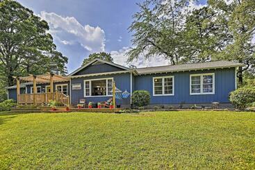 کلبه Family Friendly Escape ~ 6 Mi To City Center!