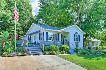 コテージ Lake Norman Home W/ Porch   Across From Marina!