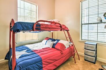 کلبه Pet Friendly Galveston Getaway W/ Deck & Grill!