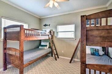 بيت ريفى Walk To Ocean: Pura Vida Crystal Beach House!