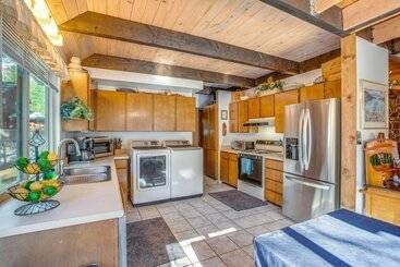 茅舍 Rustic Tahoe Cabin W/ Pool Table: 11 Mi To Skiing!