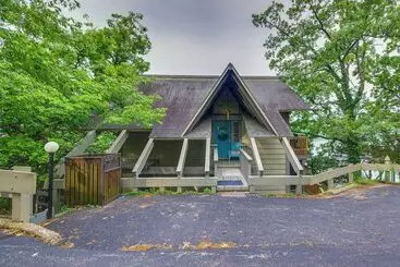 Mökkimajoitus Waterfront Views & Resort Perks: Osage Beach Home