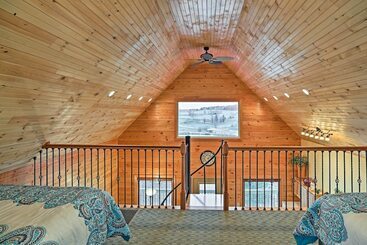 بيت ريفى Cozy East Bernstadt Cabin W/ Porch + Fishing Lake!
