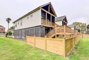 Vakantiehuisje 1 Mi To Historic Pleasure Pier: Home W/ Grill!