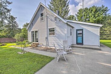 Vakantiehuisje Eclectic Ladysmith Hideaway: Hike And Hunt!