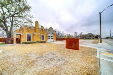 Gîte Rural Historic, Renovated Fire Station Vacation Rental!