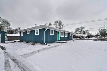 Cabane Ideally Located House   9 Mi From Route 66!