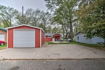 National City Cottage W/ Patio, Steps To Lake!