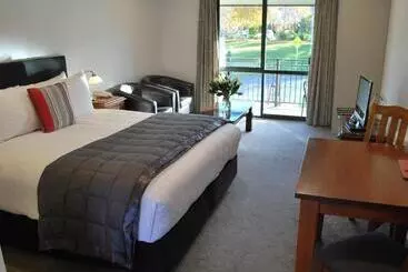 Carrick Lodge Motel