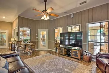 コテージ Happy Trails Hideout W/ New Bunk House & Hot Tub!