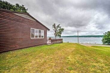 Mökkimajoitus Lakefront Boyne Home W/ Deck, Walk To Downtown!
