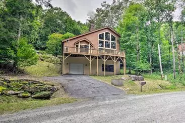 コテージ Lavish Beech Mountain Ski Cabin W/ Hot Tub!