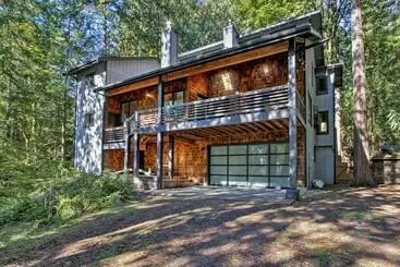 コテージ Modern Harstine Island Hideaway W/ Water Views!