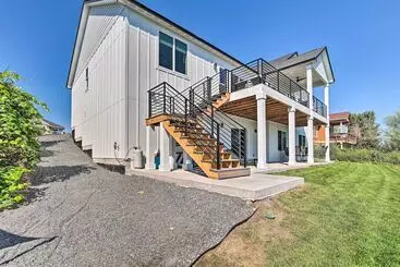 کلبه Picturesque Moses Lake House W/ Boating Dock