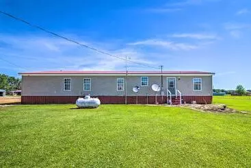 Mökkimajoitus Relaxing Prairie Home, 29 Mi To Starkville!