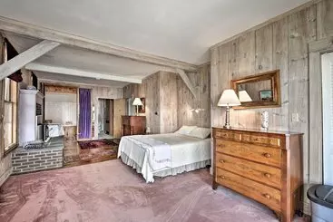 コテージ Skaneateles Lake Home: Water Views & Private Beach