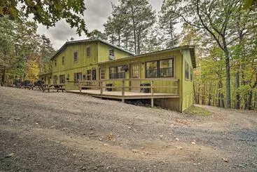 Mökkimajoitus Wyatt Earp Cabin  W/ Deck, 1 Mi To Raystown Lake!