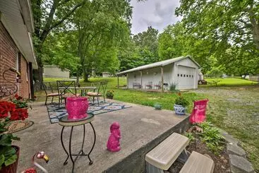 Cheerful Grand Rivers Cottage, 1/2 Mi To Lake