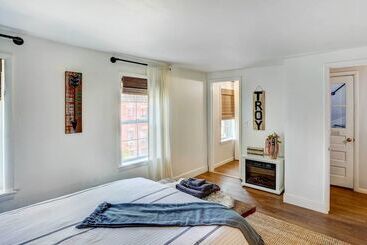 Сельский дом Chic Troy Home Near Downtown, 9 Mi To Albany!